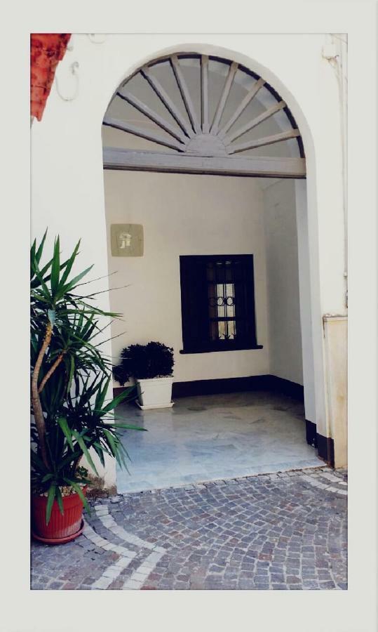 Il Volo Del Gabbiano Apartment Наполи Екстериор снимка